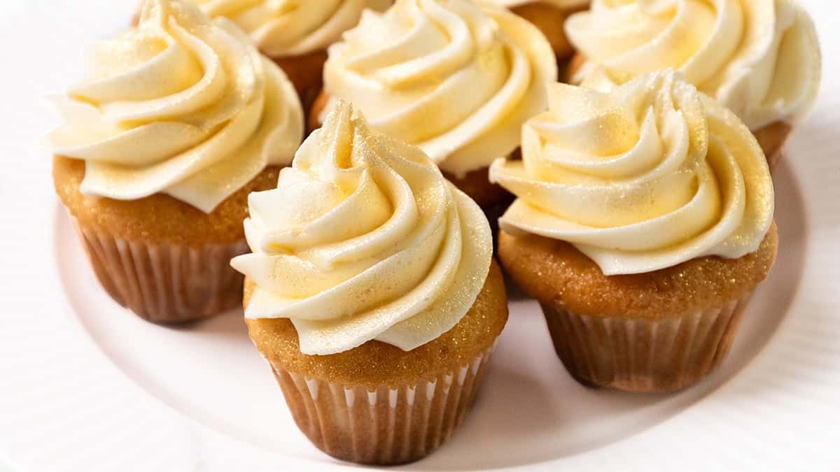 Unlock True Champagne Flavor: Easy Cupcakes with Buttercream
